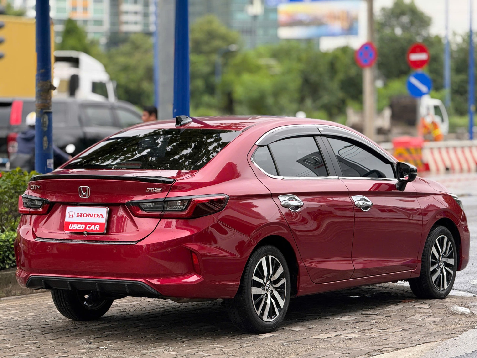 Honda City RS 2021 góc sau bên trái